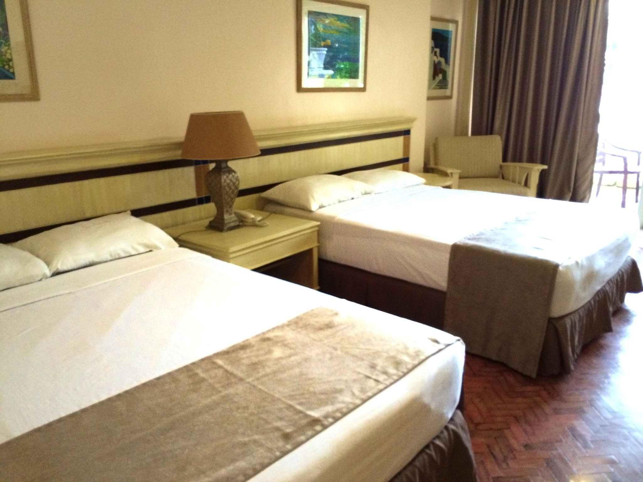 Club Morocco Resort And Country Club Subic Exterior foto