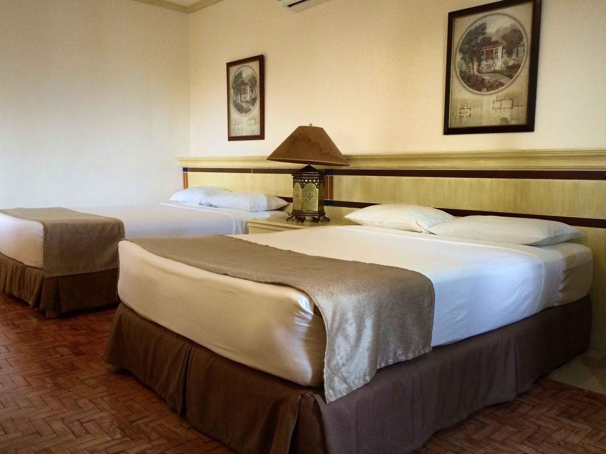 Club Morocco Resort And Country Club Subic Exterior foto