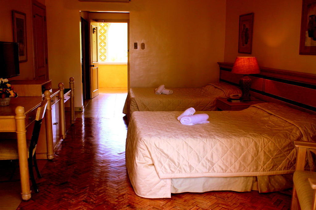 Club Morocco Resort And Country Club Subic Zimmer foto