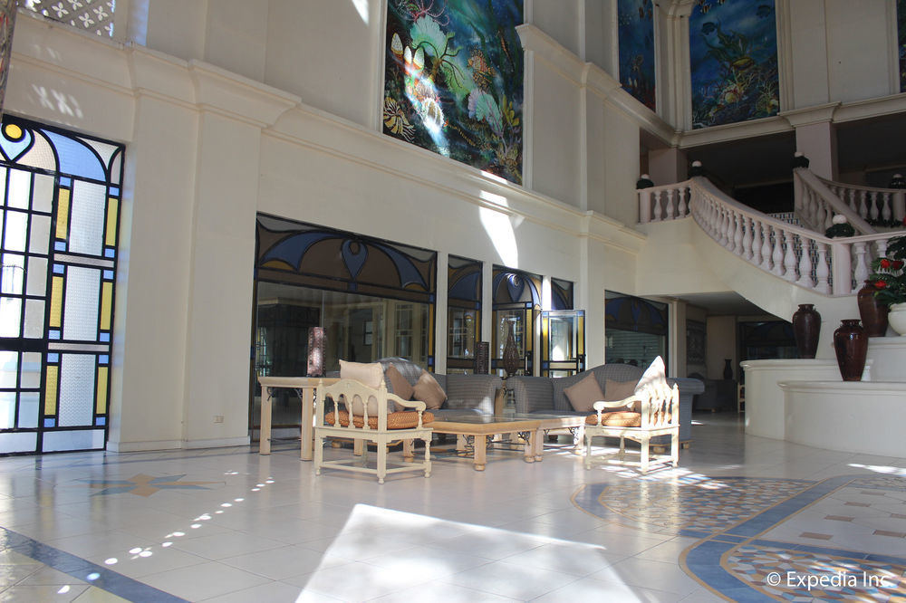 Club Morocco Resort And Country Club Subic Exterior foto