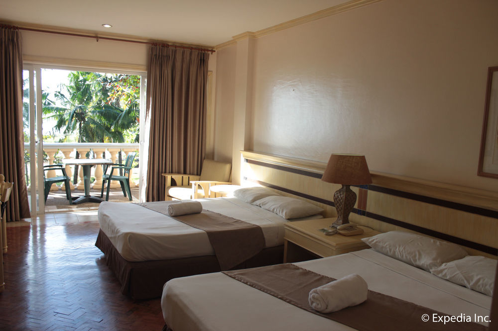 Club Morocco Resort And Country Club Subic Exterior foto