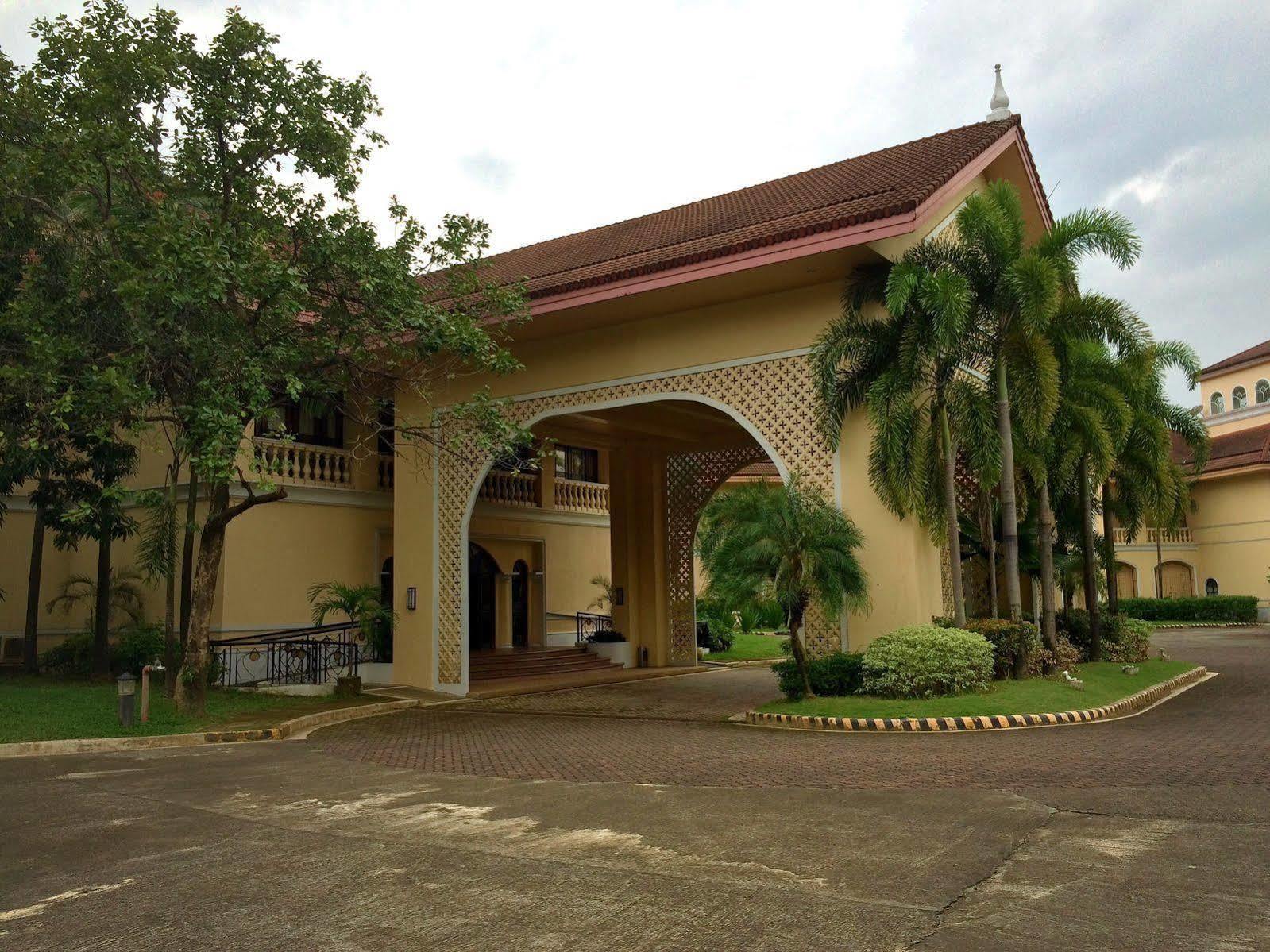 Club Morocco Resort And Country Club Subic Exterior foto