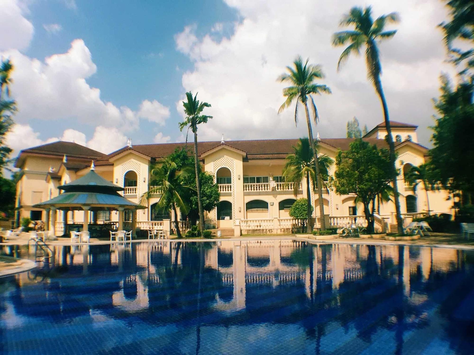 Club Morocco Resort And Country Club Subic Exterior foto
