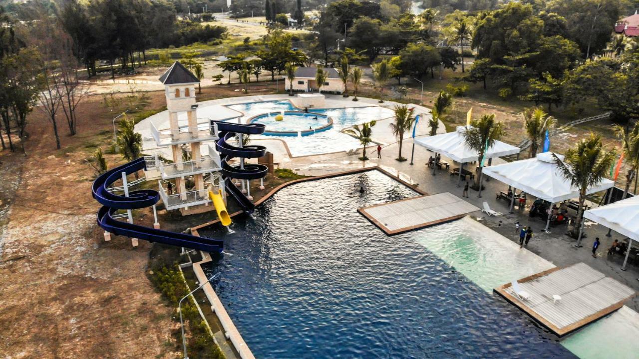 Club Morocco Resort And Country Club Subic Exterior foto